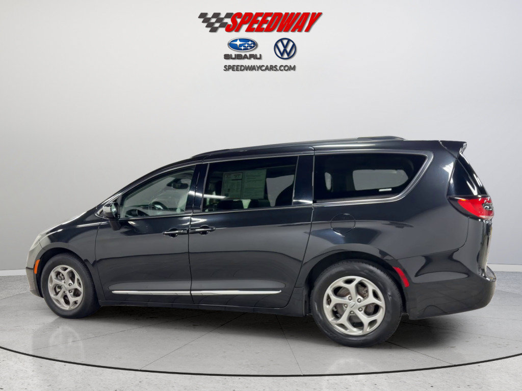 Used 2023 Chrysler Pacifica Limited FWD image 9
