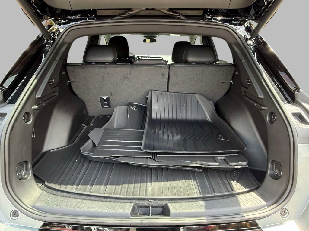 Used 2024 Chevrolet Equinox EV RS FWD image 17