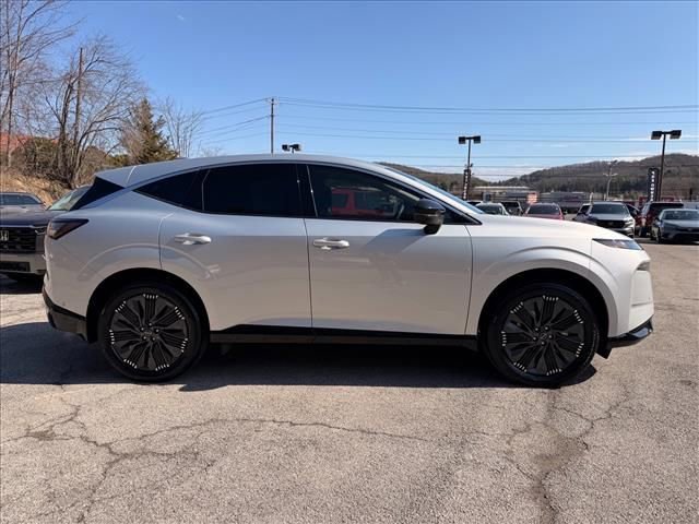 Used 2025 Nissan Murano Platinum w/ Cargo Package image 2