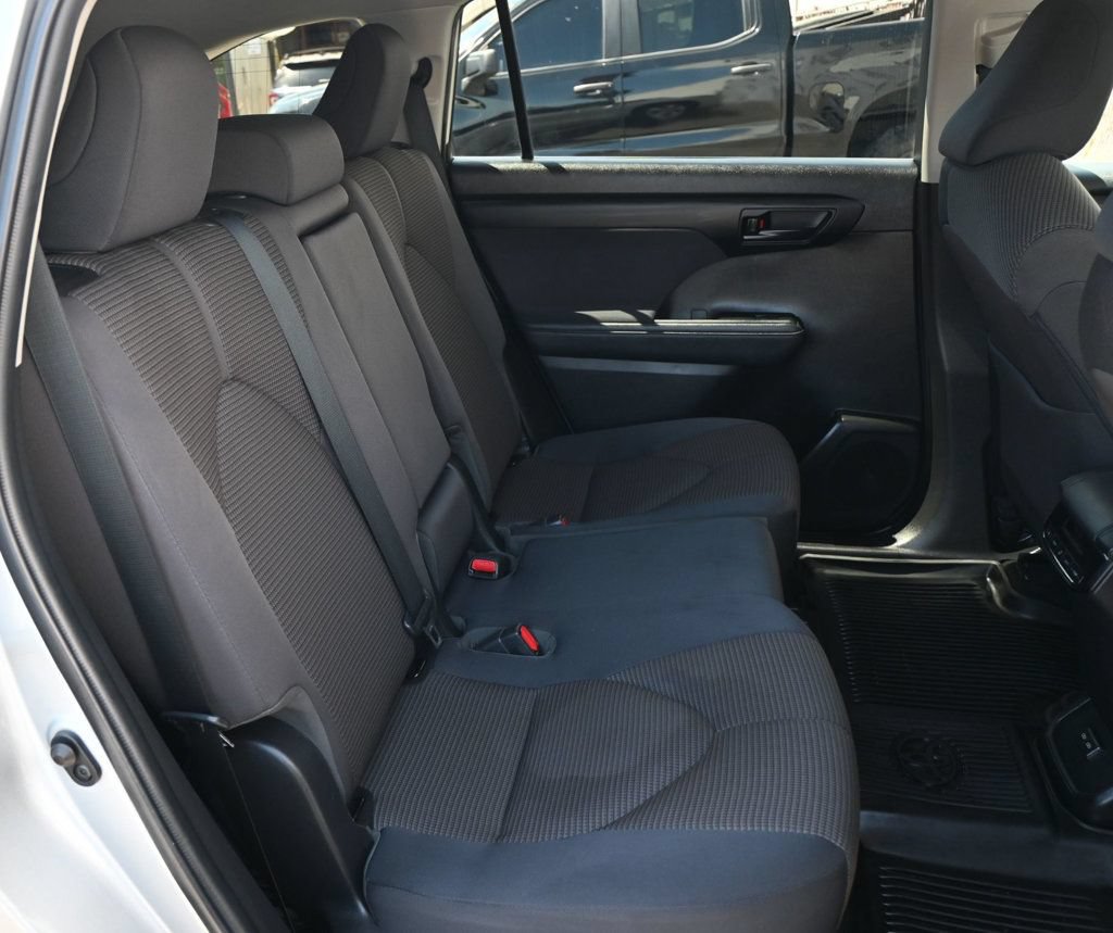 Used 2022 Toyota Highlander LE FWD image 18