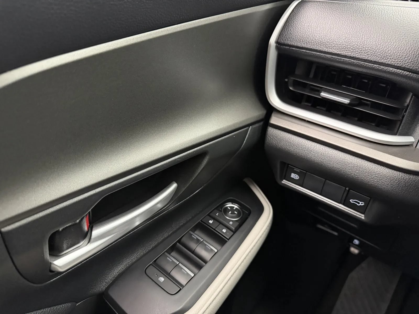 Used 2024 Toyota Grand Highlander FWD image 15