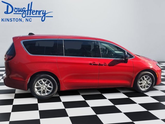New 2027 Chrysler Pacifica Select FWD image 6