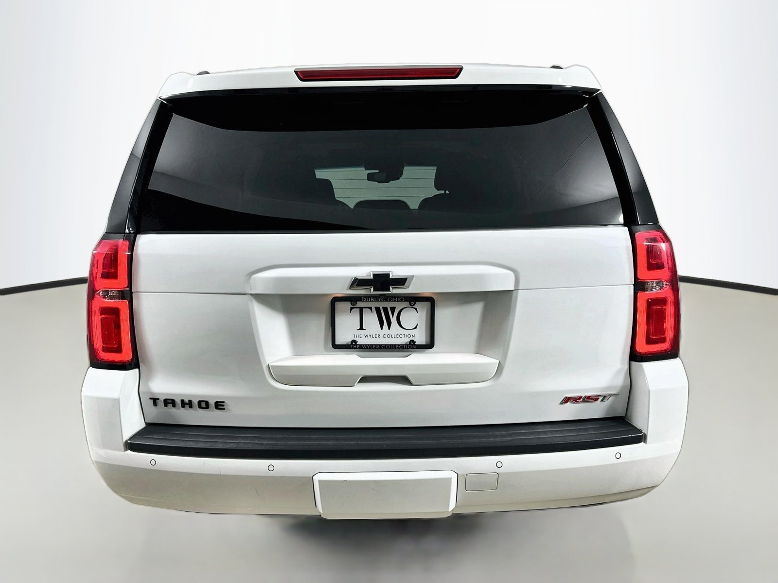 Used 2019 Chevrolet Tahoe Premier w/ RST 6.2L Performance Edition AWD/4WD image 6