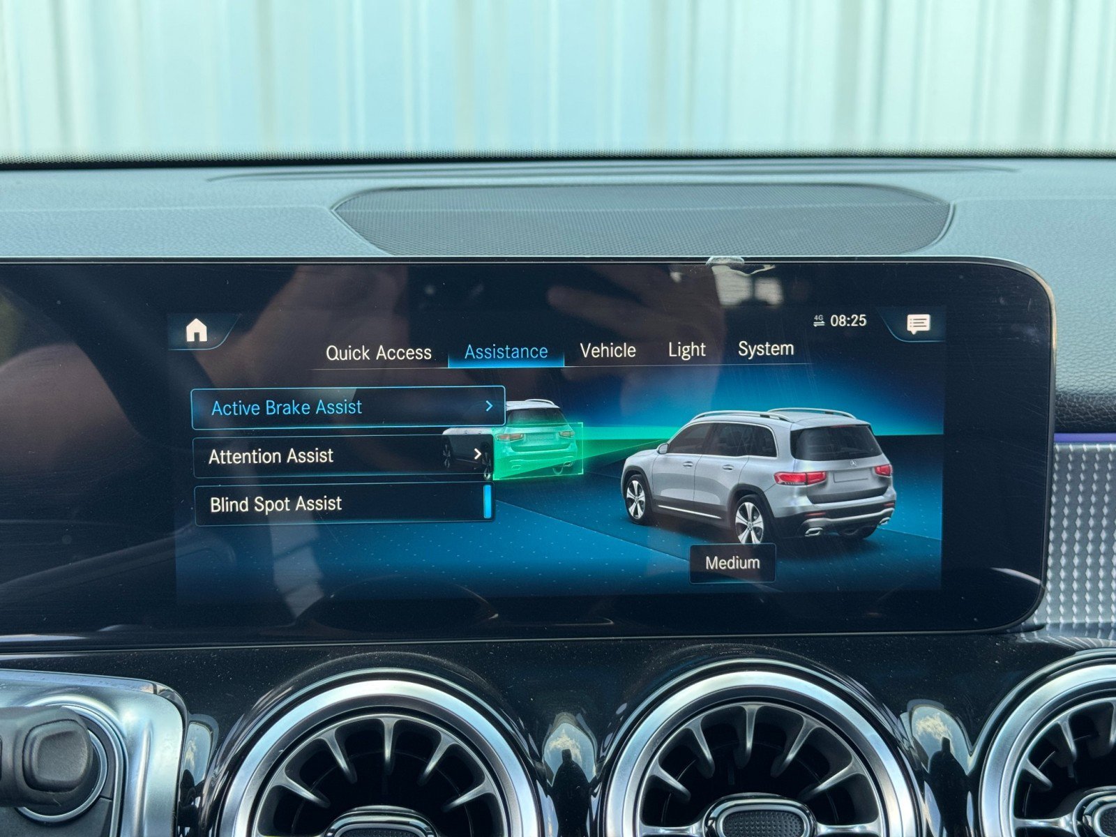 Used 2023 Mercedes-Benz GLB 250 w/ Premium Package image 29