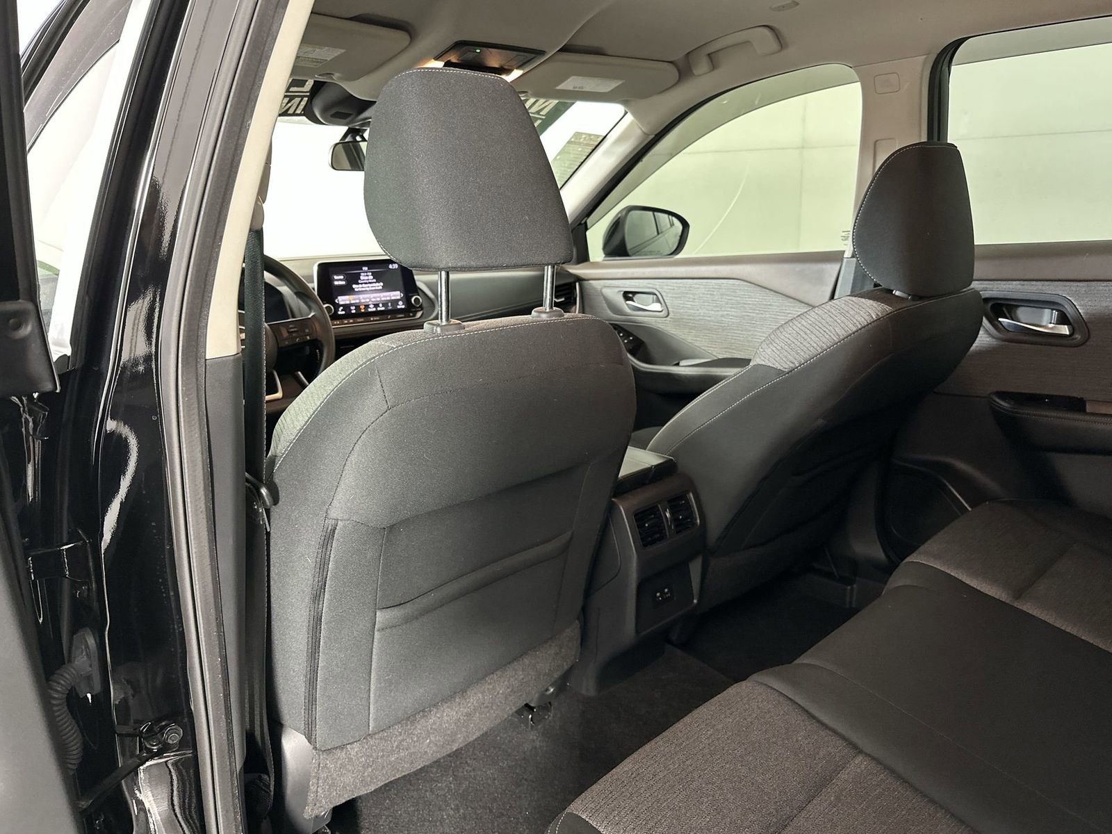 Used 2022 Nissan Rogue SV image 23