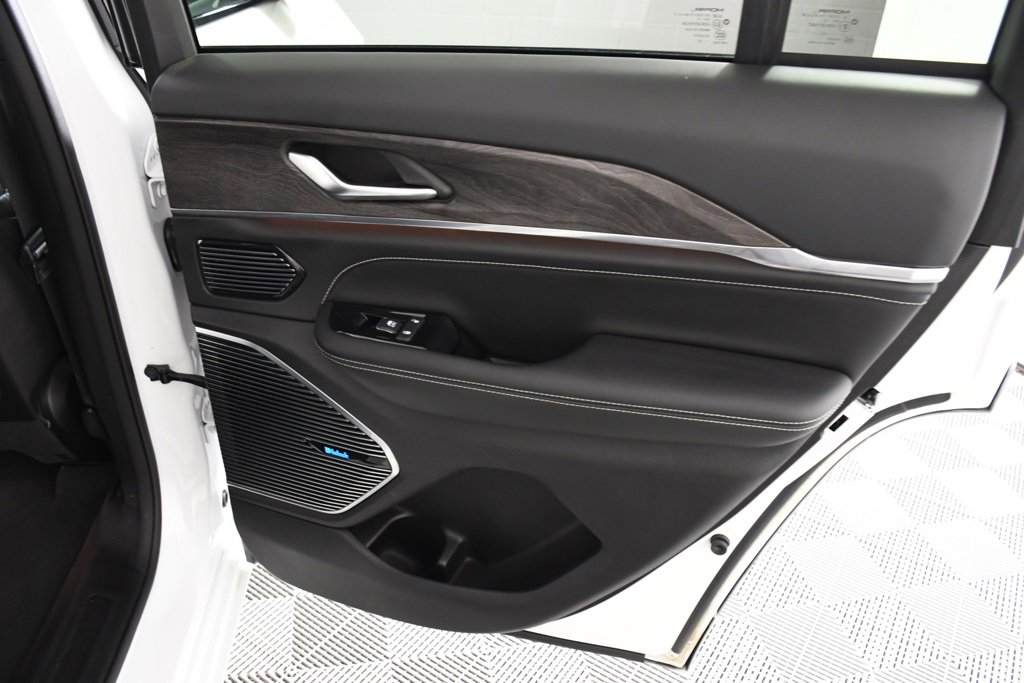 Used 2023 Jeep Grand Cherokee Overland image 21