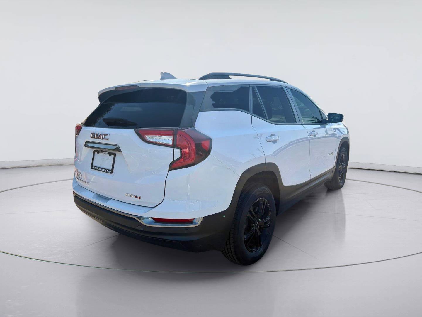 Used 2023 GMC Terrain AT4 AWD/4WD image 3