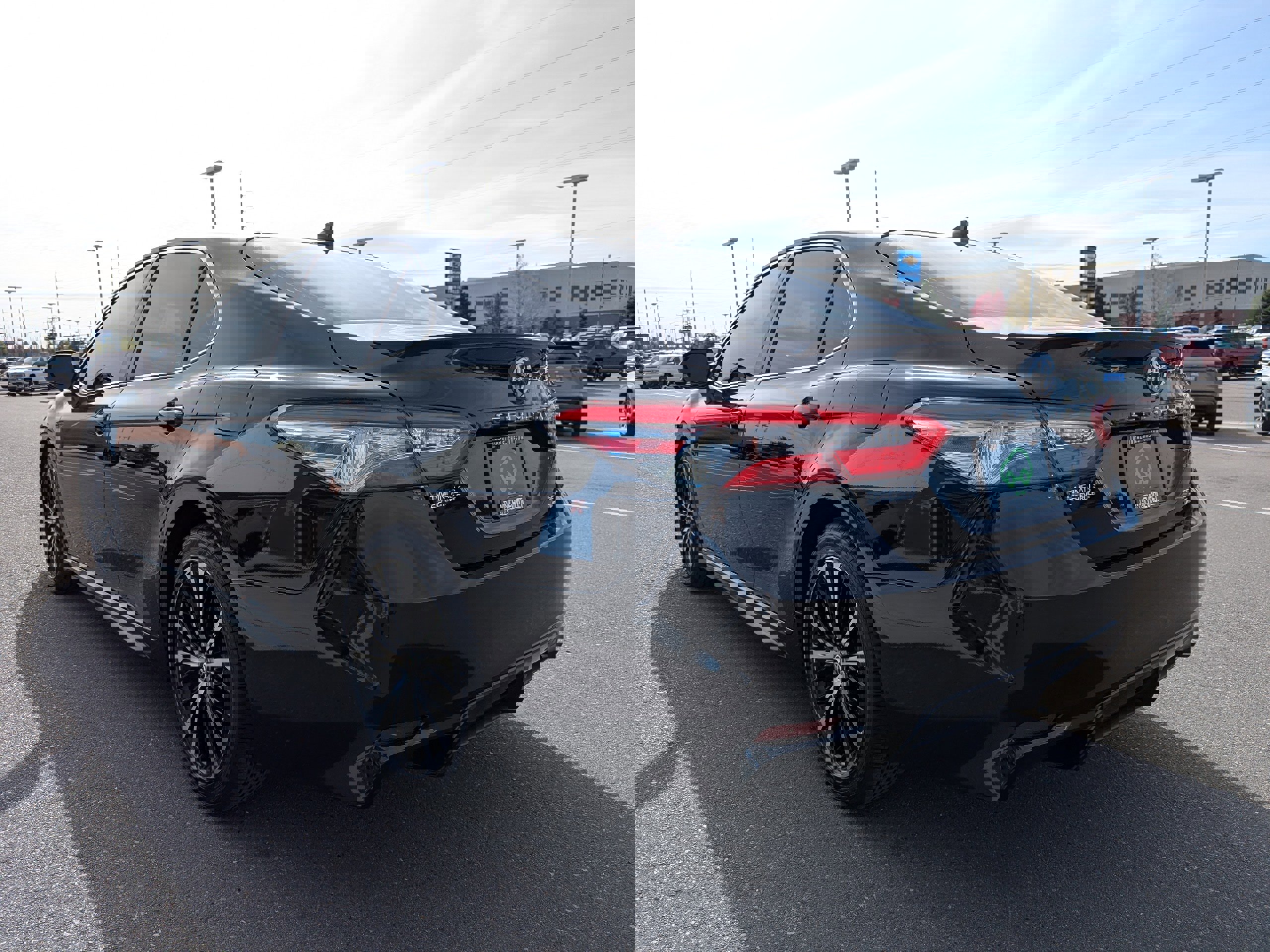 Used 2020 Toyota Camry SE w/ Cold Weather Package image 31