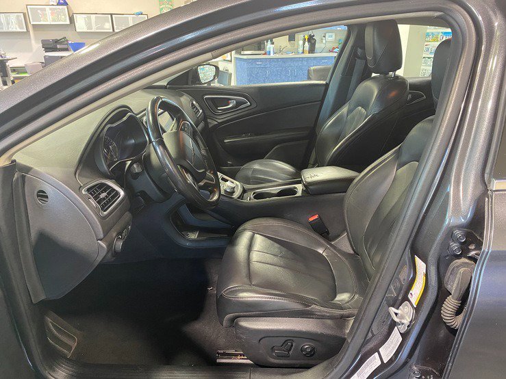 Used 2016 Chrysler 200 Limited FWD image 14