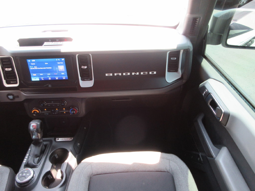 Used 2022 Ford Bronco 4-Door AWD/4WD image 16