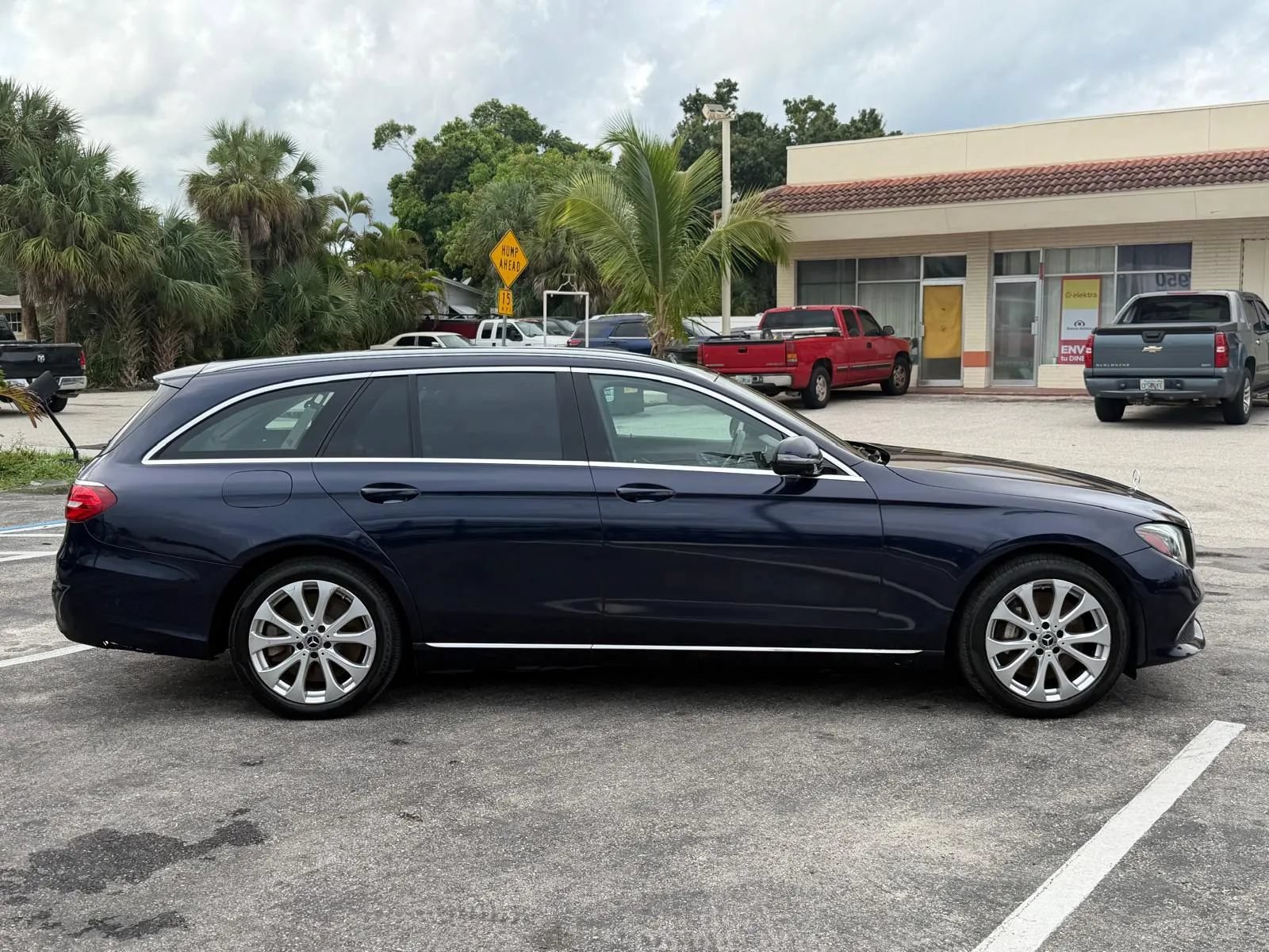 Used 2019 Mercedes-Benz E 450 4MATIC Wagon image 4
