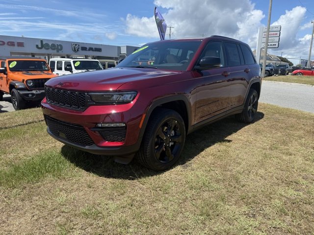 New 2025 Jeep Grand Cherokee Limited w/ Black Appearance Package image 3
