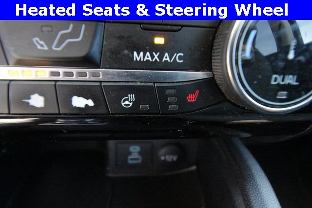 Used 2022 Ford Escape SE w/ SE Sport Appearance Package image 2