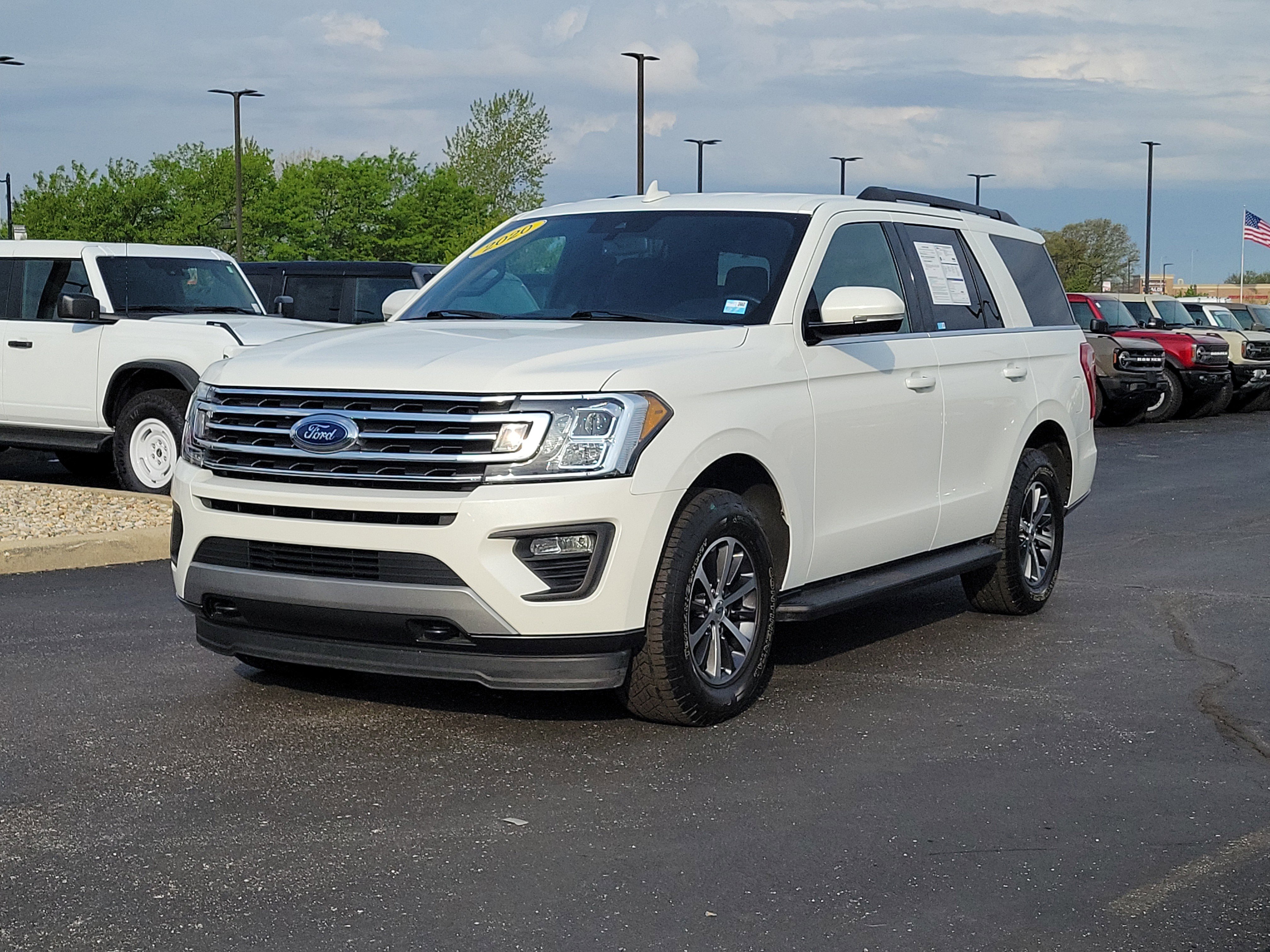 Used 2020 Ford Expedition XLT w/ Equipment Group 201A AWD/4WD image 1
