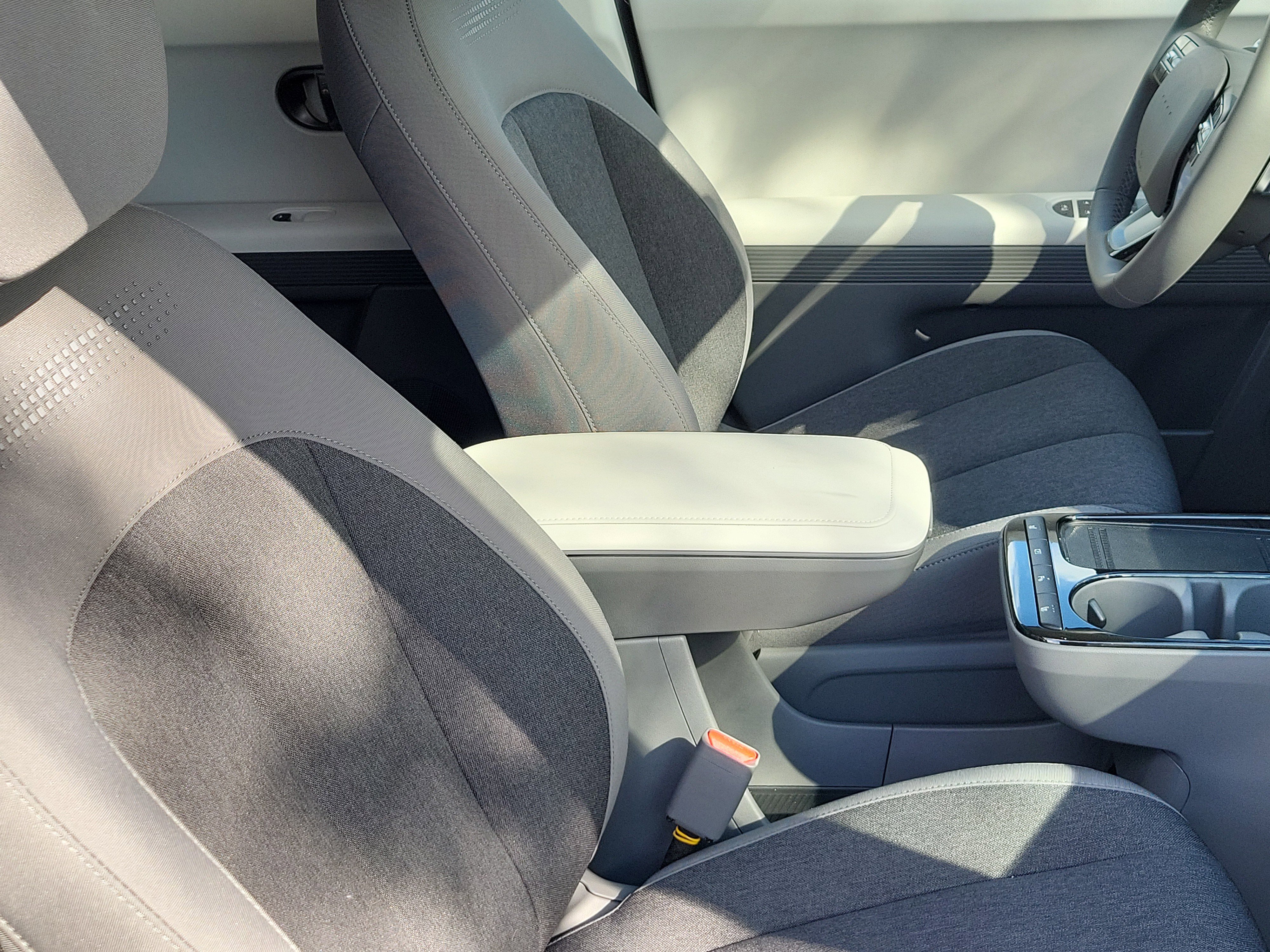 New 2025 Hyundai Ioniq 5 SE image 11