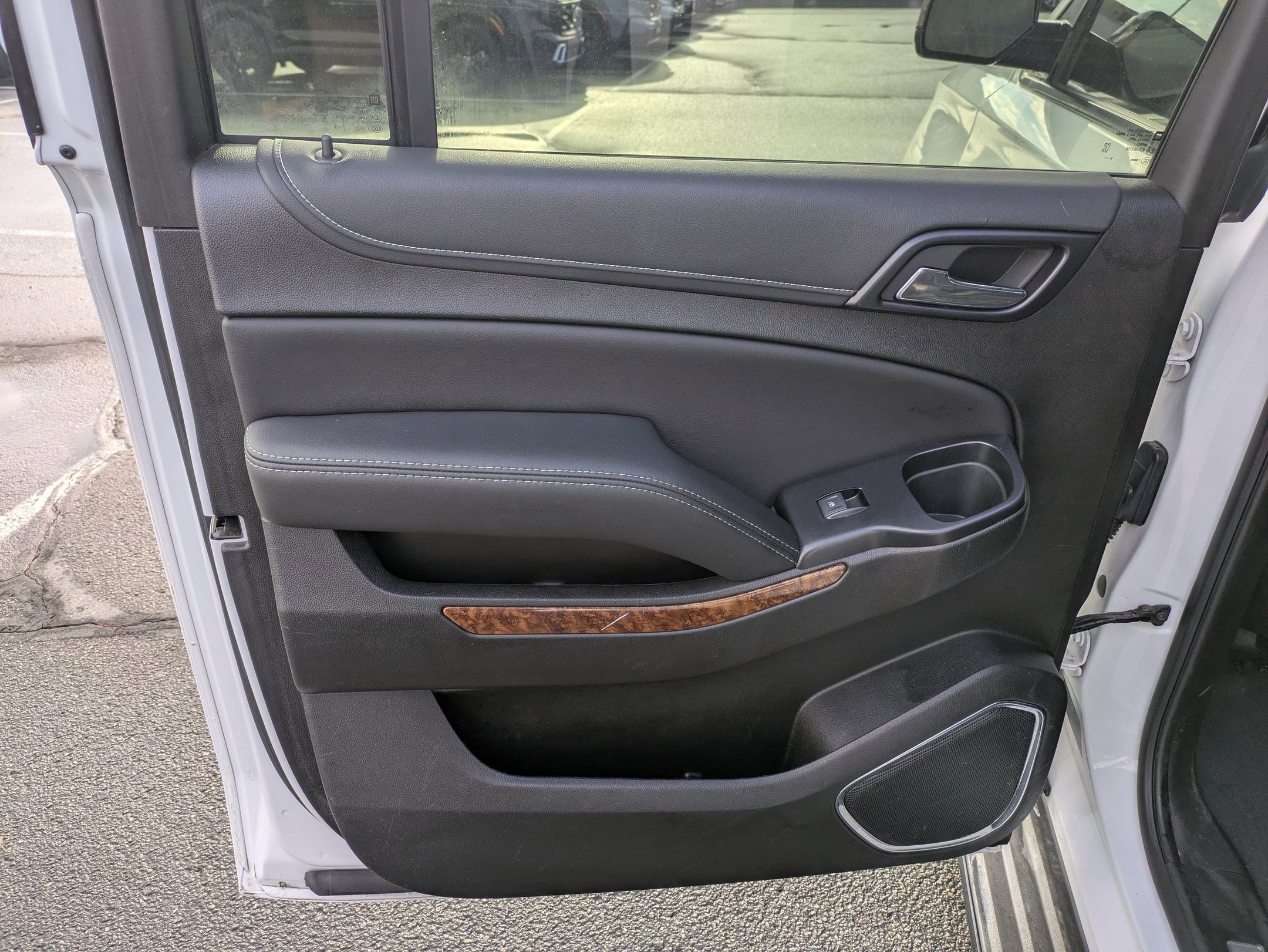 Used 2020 Chevrolet Suburban Premier image 34