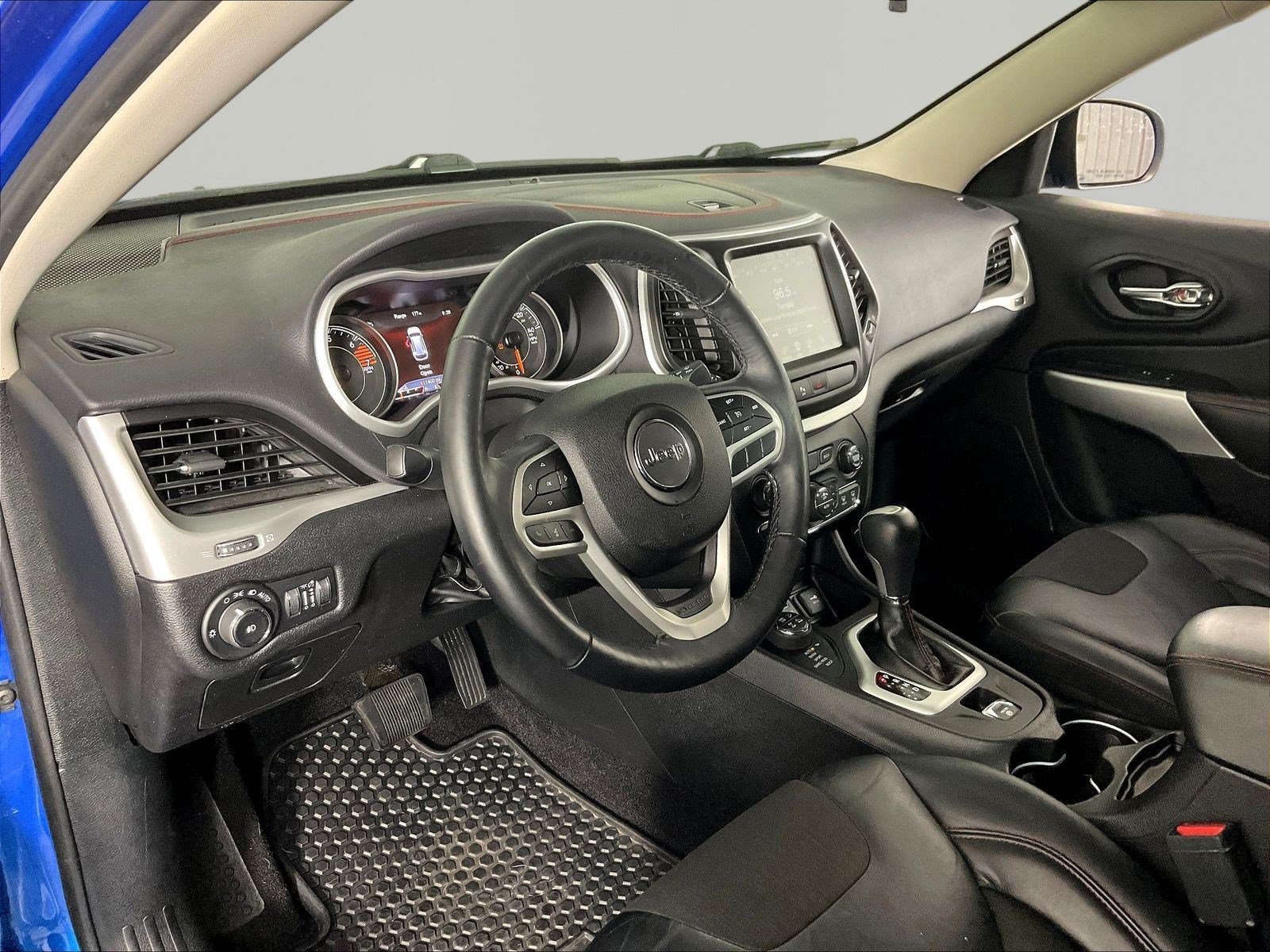 Used 2018 Jeep Cherokee Trailhawk w/ Cold Weather Group AWD/4WD image 17