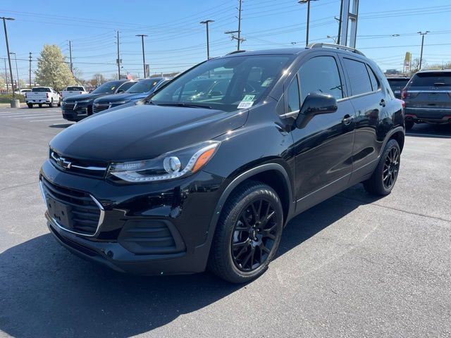 Used 2022 Chevrolet Trax LT w/ Midnight Edition image 3
