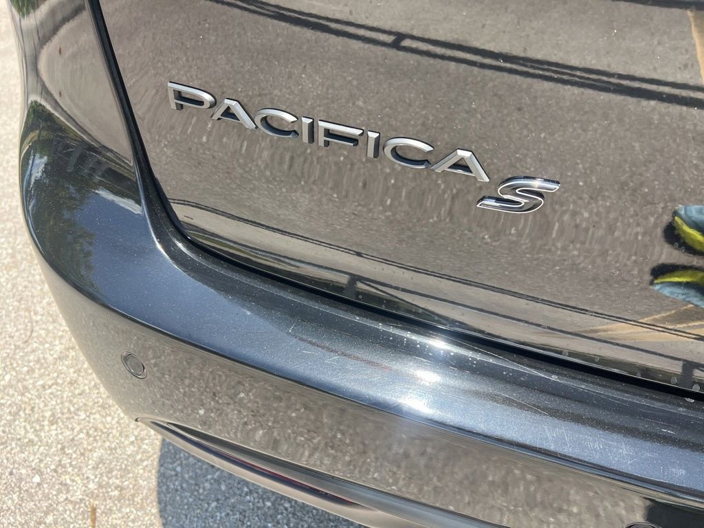 Used 2024 Chrysler Pacifica Touring-L w/ S Appearance Package FWD image 34