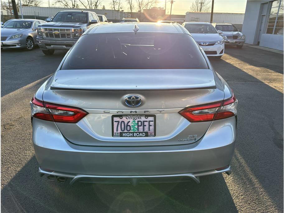 Used 2018 Toyota Camry SE image 4