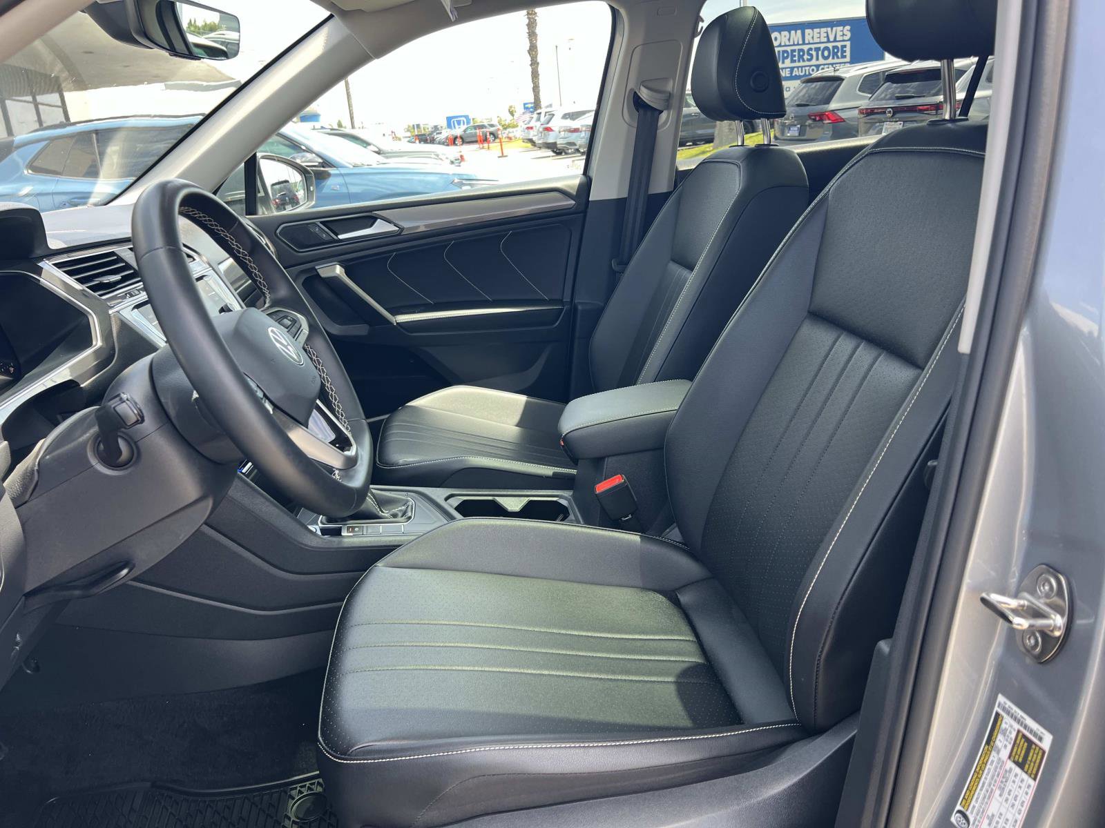 Certified 2023 Volkswagen Tiguan SE w/ Panoramic Sunroof Package FWD image 18