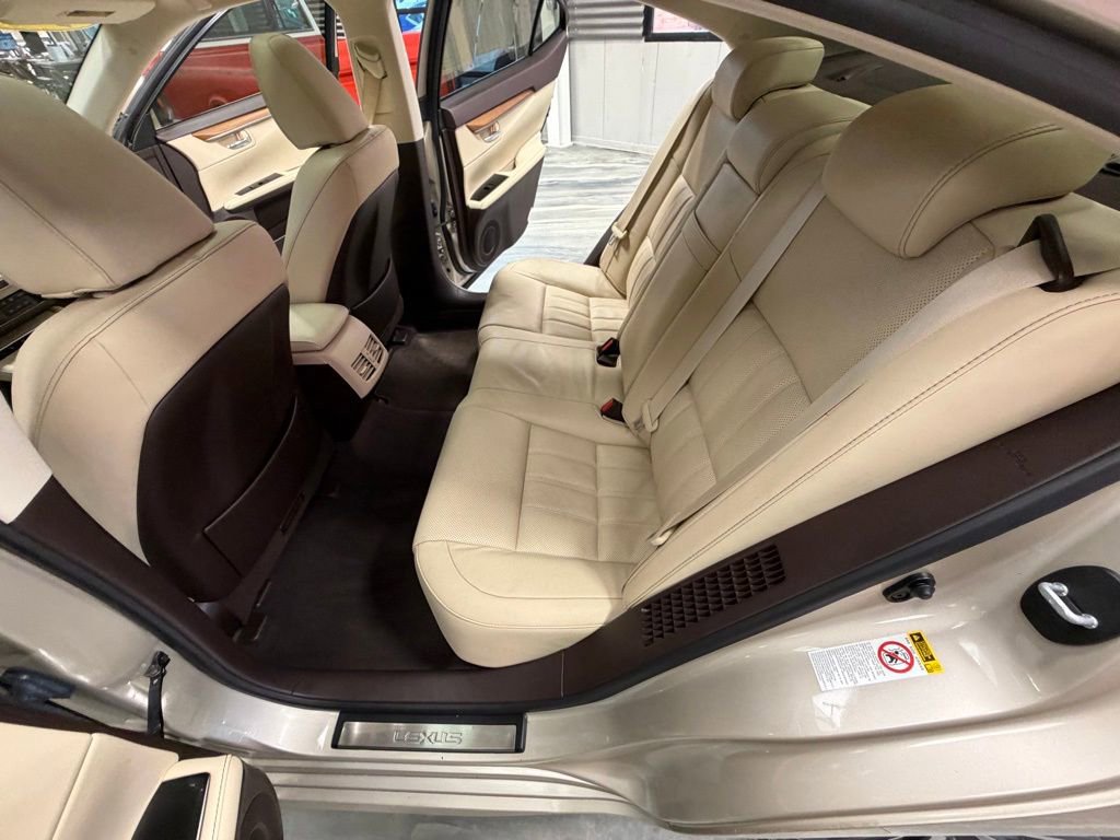 Used 2017 Lexus ES 300h w/ Luxury Package image 53