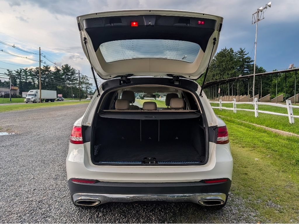Used 2018 Mercedes-Benz GLC 300 4MATIC image 7