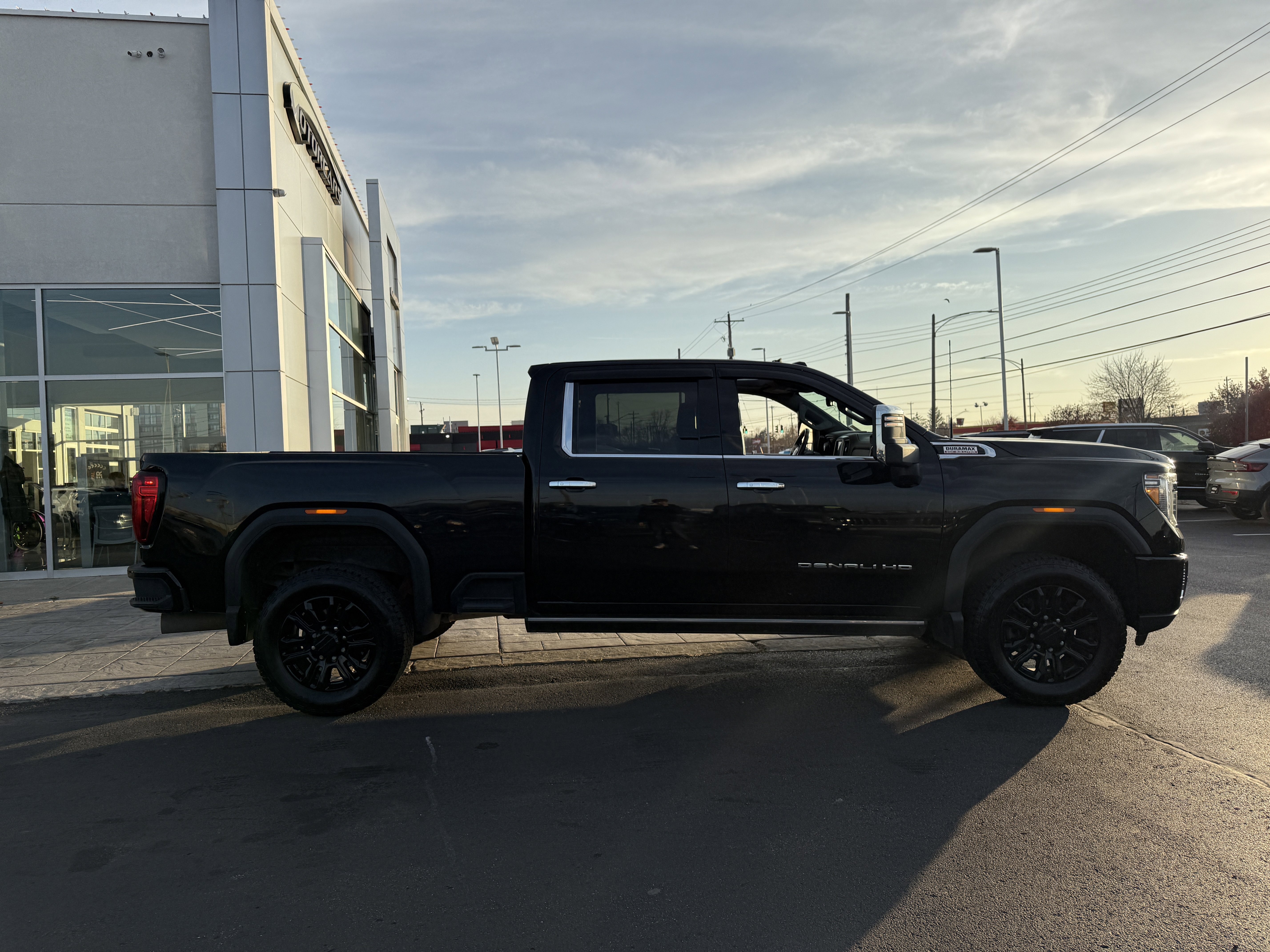 Used 2021 GMC Sierra 2500 Denali w/ Denali Black Diamond Edition image 7