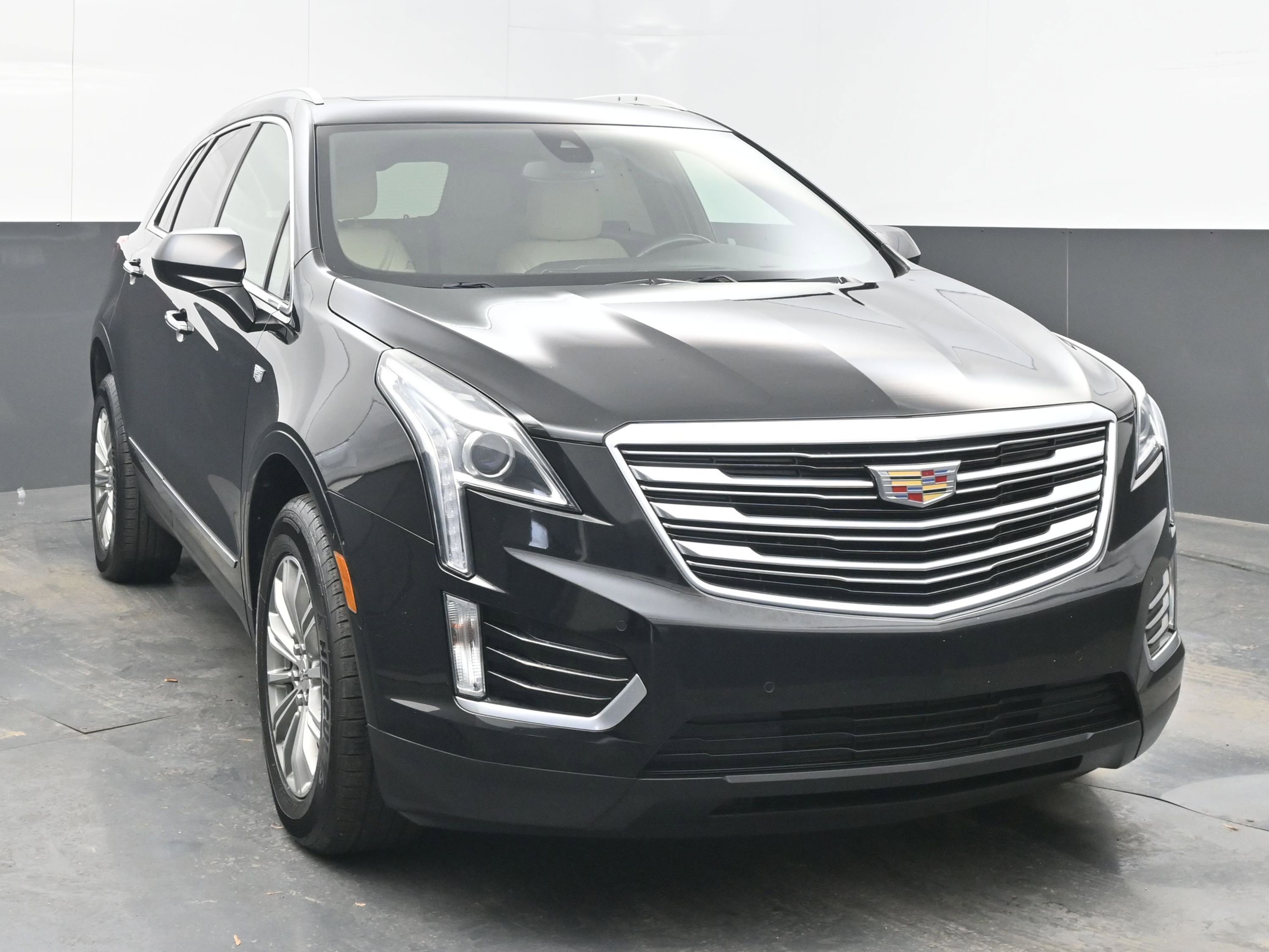 Used 2018 Cadillac XT5 Luxury w/ Driver Awareness Package image 2