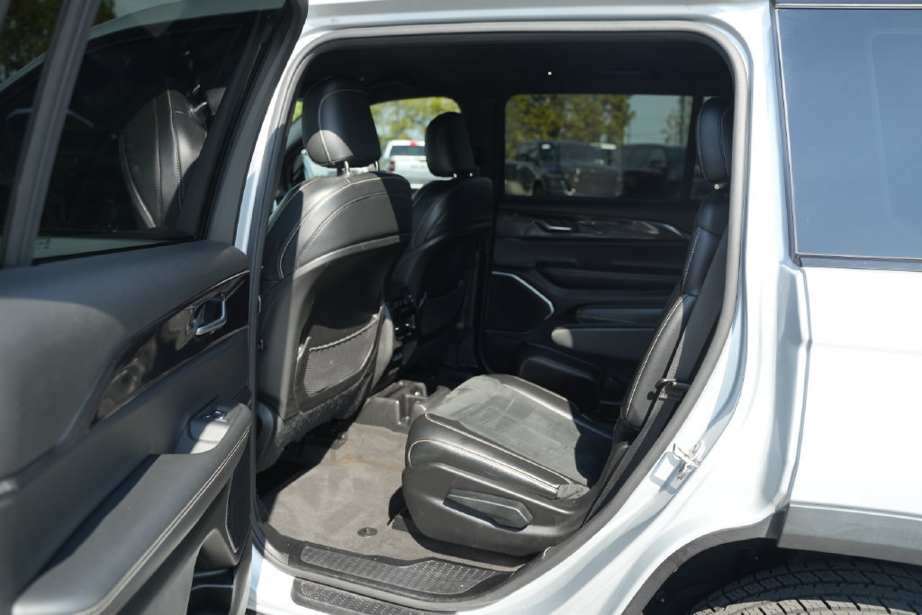Used 2021 Jeep Grand Cherokee L Laredo RWD image 16