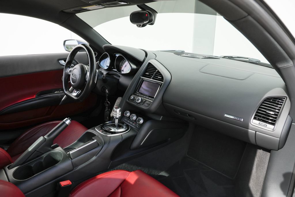 Used 2014 Audi R8 V8 w/ Enhanced Leather Package AWD/4WD image 20