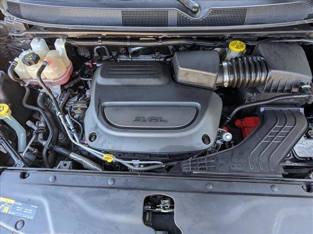 Used 2023 Chrysler Pacifica Touring-L image 23