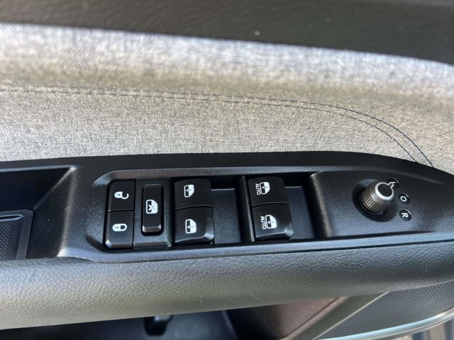 Used 2024 Jeep Compass Latitude image 17