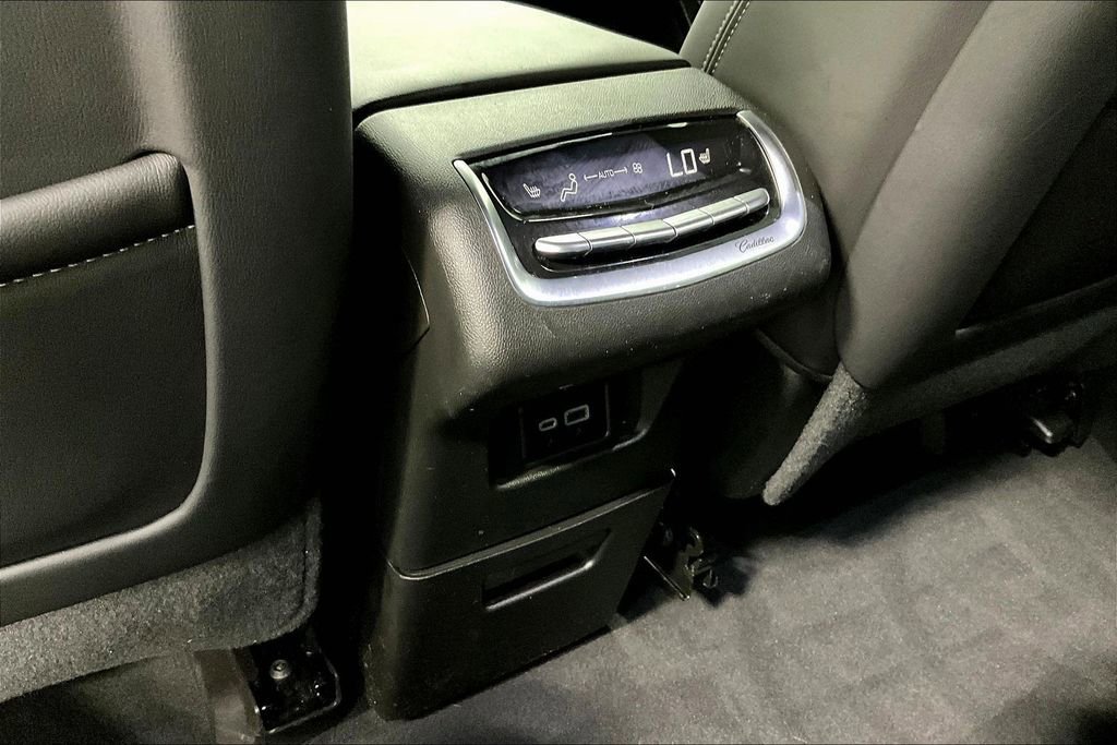Used 2024 Cadillac XT6 Sport w/ Technology Package image 31