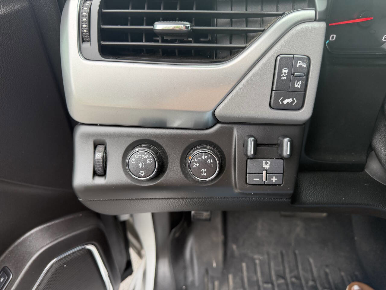 Used 2015 Chevrolet Suburban LT AWD/4WD image 12