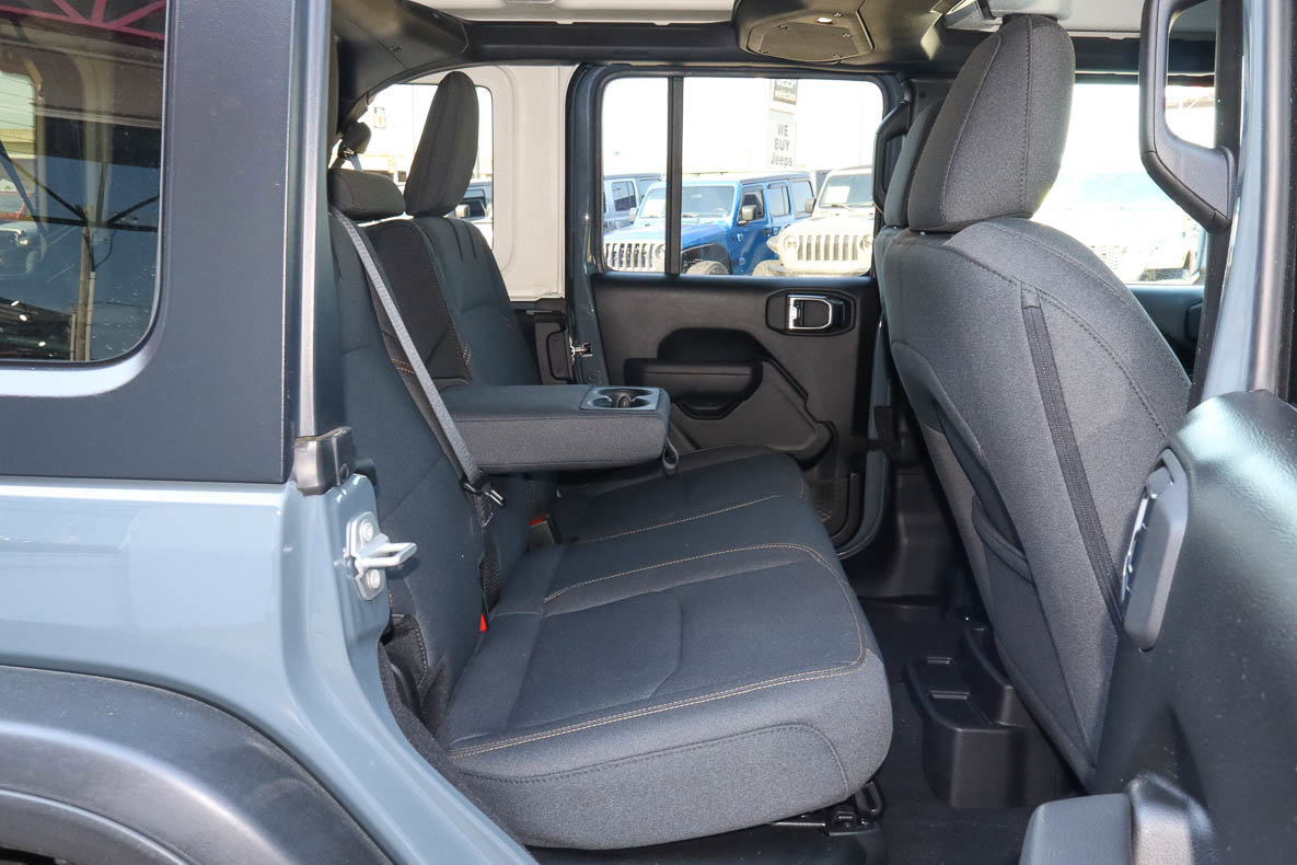 Used 2025 Jeep Wrangler Willys AWD/4WD image 25