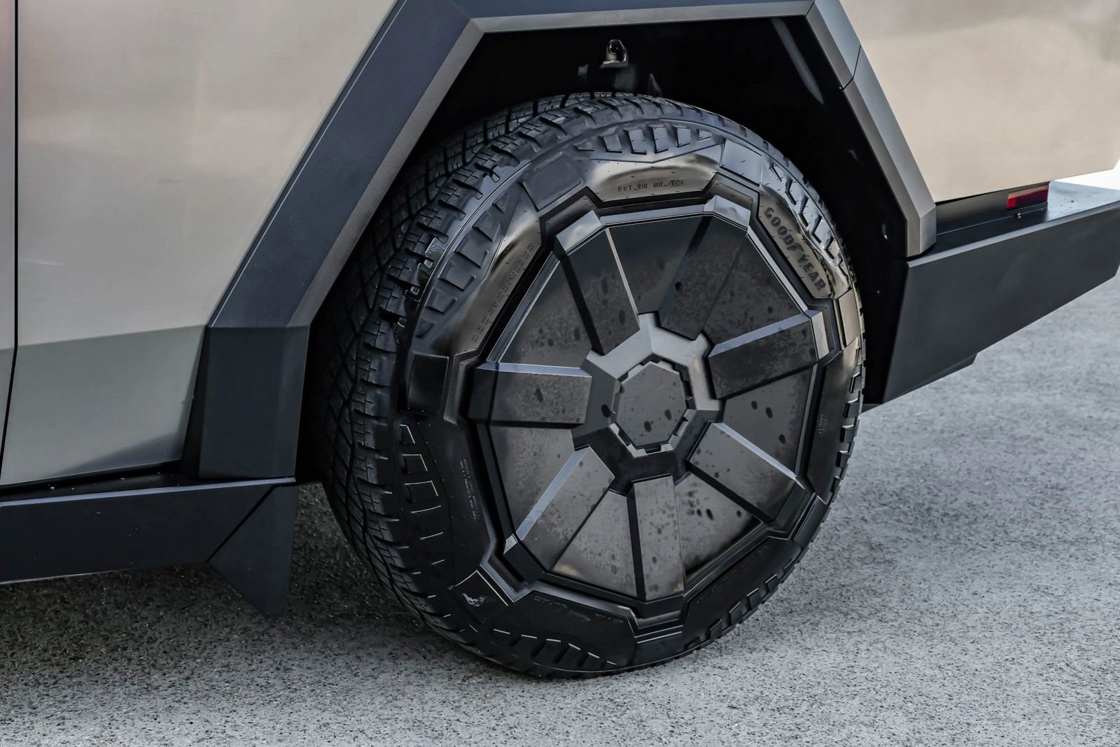 Used 2024 Tesla Cybertruck Cyberbeast AWD/4WD image 71