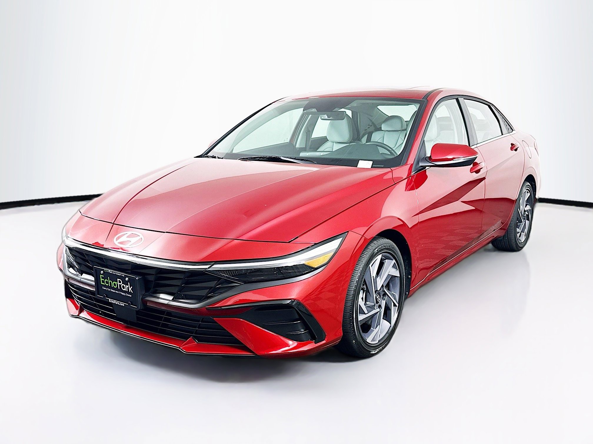 Used 2025 Hyundai Elantra Limited image 3