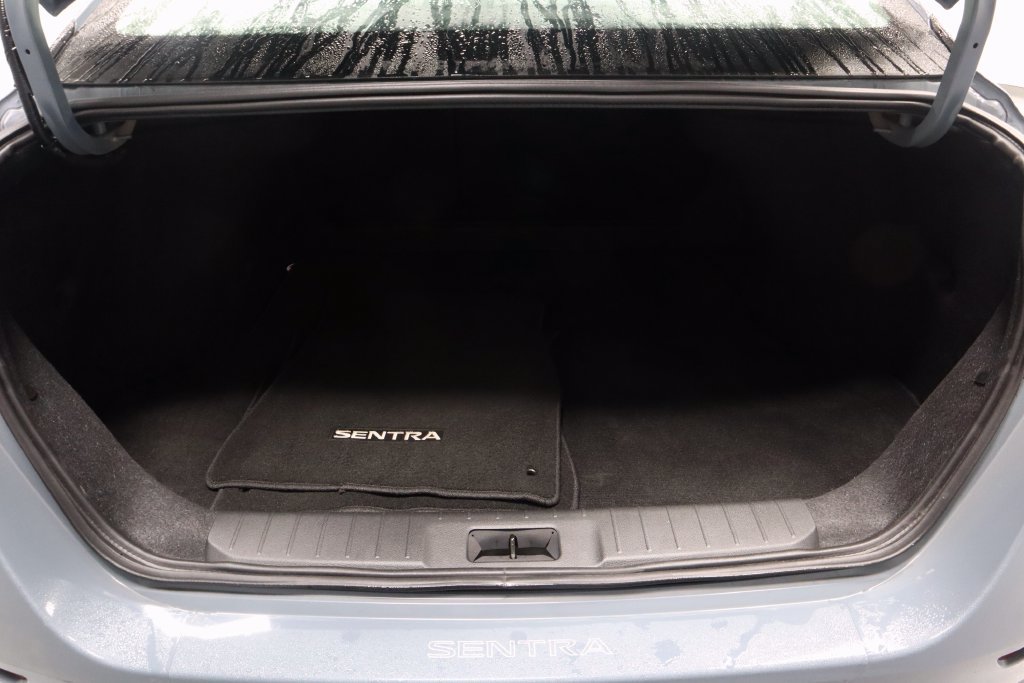 Certified 2025 Nissan Sentra SR FWD image 14