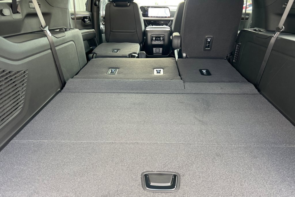 New 2026 Chevrolet Suburban High Country image 14