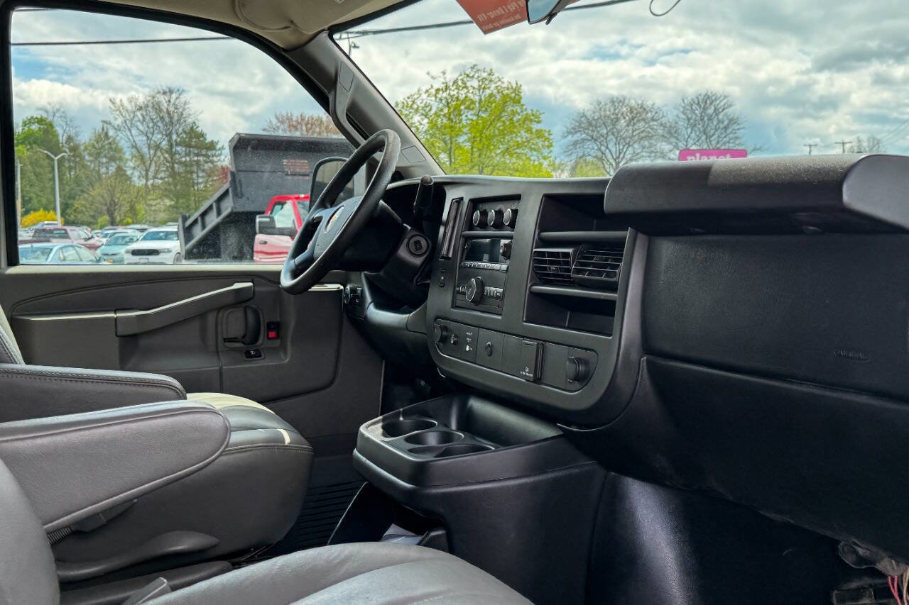 Used 2016 Chevrolet Express 3500 LS RWD image 12