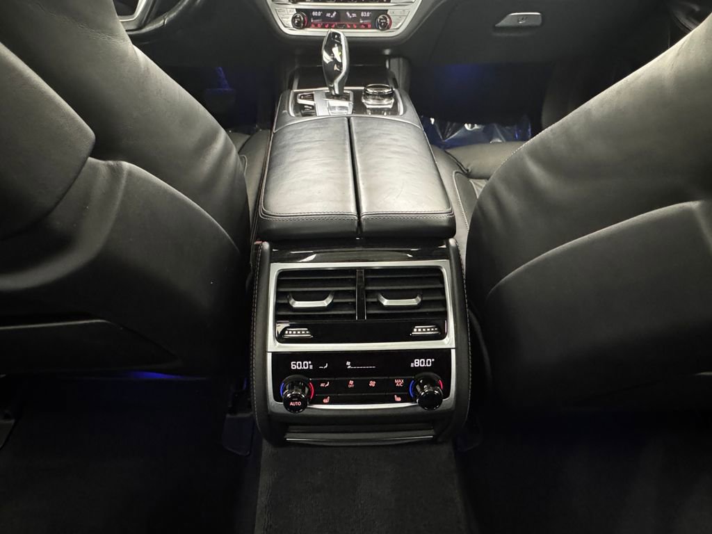 Used 2018 BMW 750i xDrive image 26