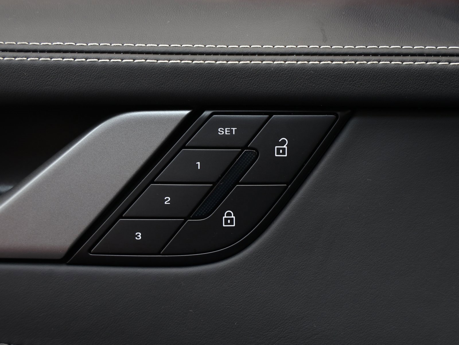 Used 2025 Porsche 911 Carrera image 36