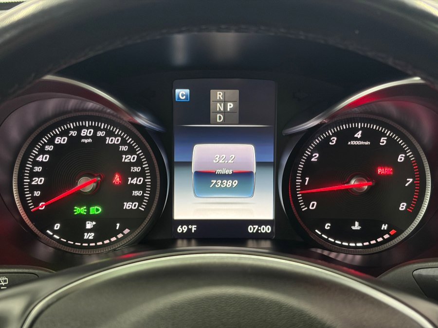 Used 2019 Mercedes-Benz GLC 300 4MATIC w/ Premium Package image 21