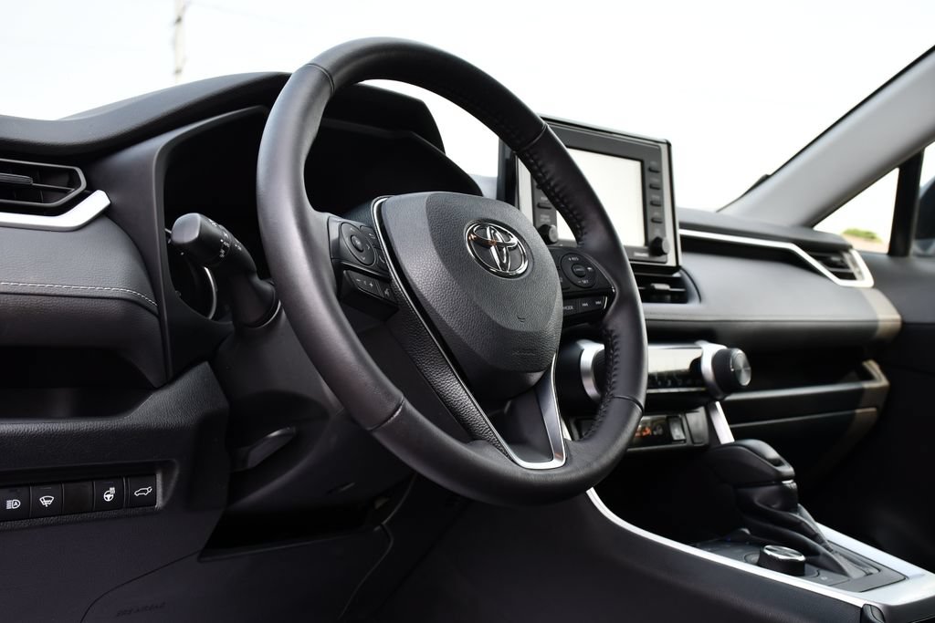 Used 2021 Toyota RAV4 XLE w/ Convenience Package AWD/4WD image 15