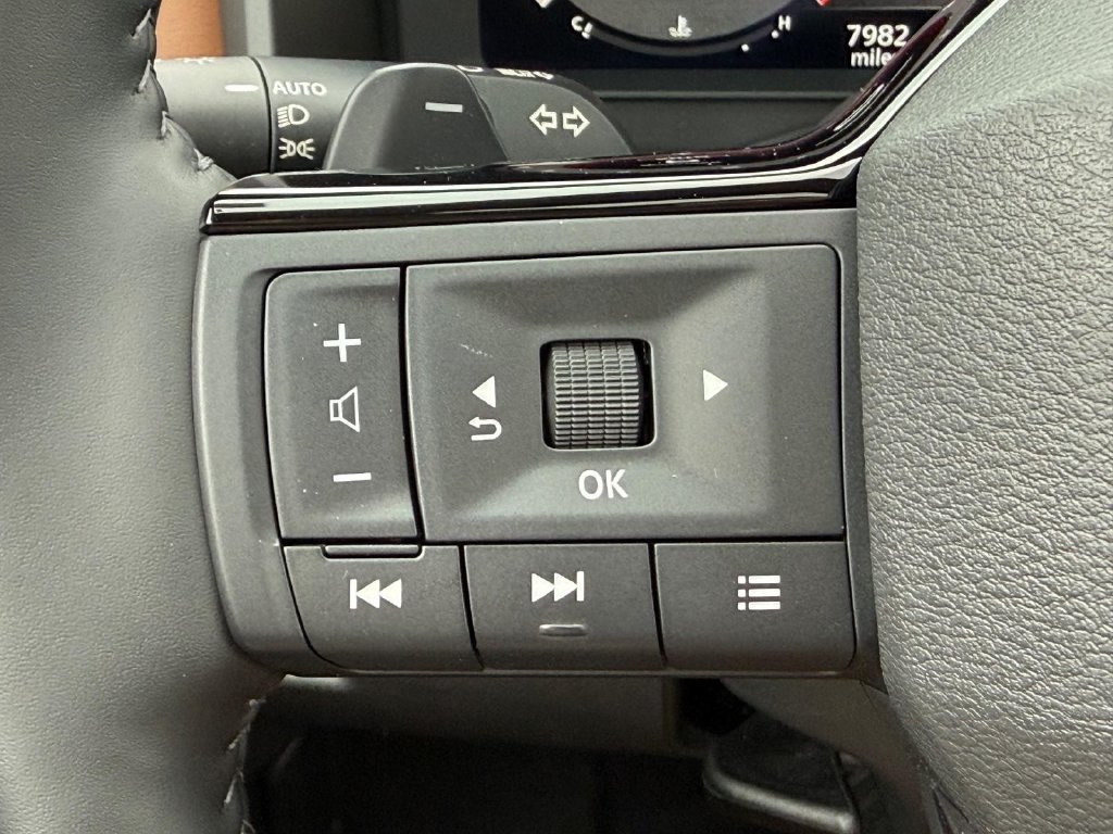 Used 2026 Nissan Rogue Platinum w/ Platinum Premium Package AWD/4WD image 17