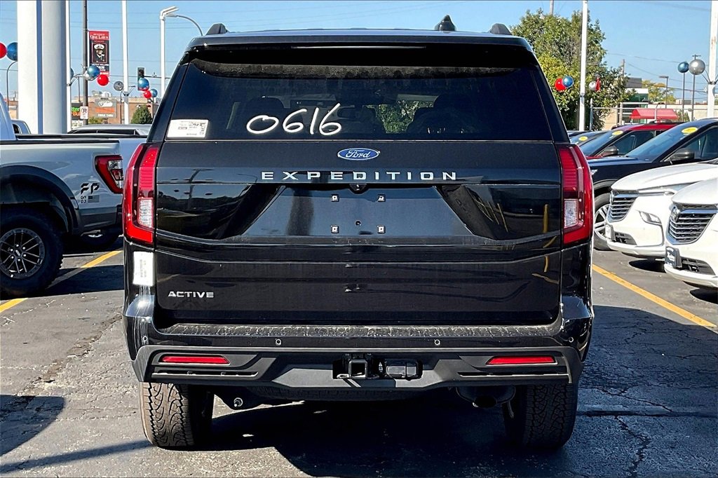 New 2025 Ford Expedition Active image 4