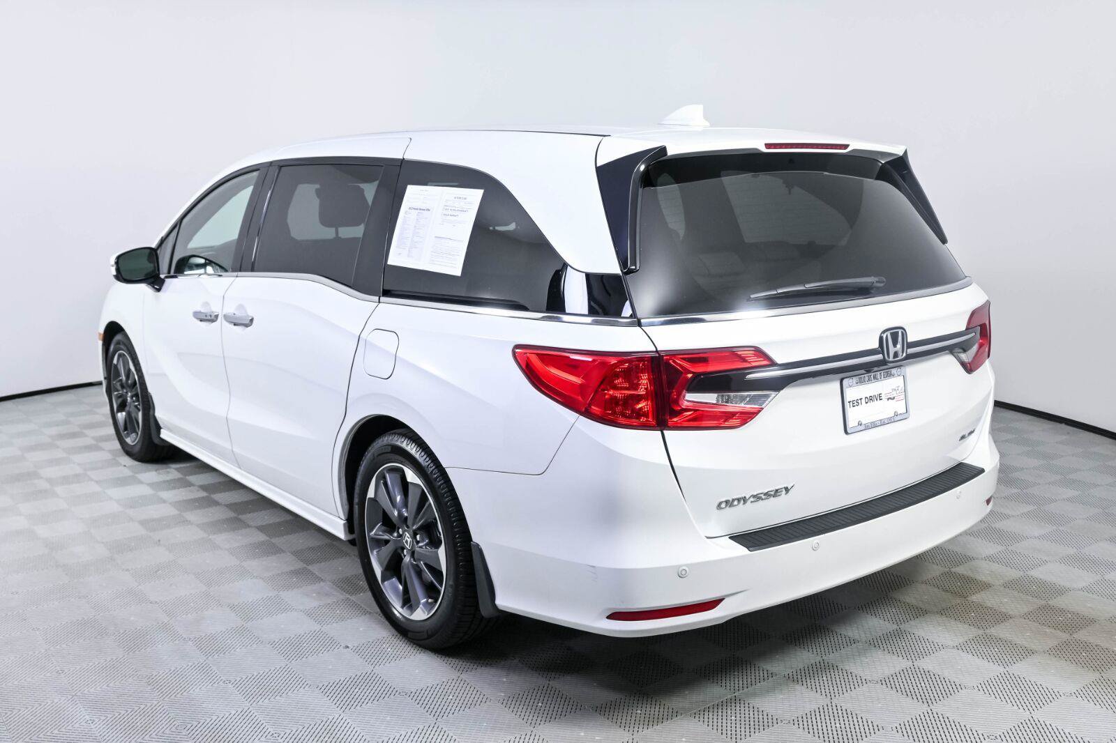 Used 2022 Honda Odyssey Elite image 3