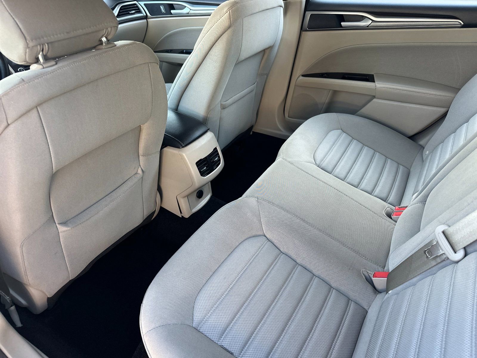 Used 2017 Ford Fusion SE w/ Fusion SE Technology Package image 13