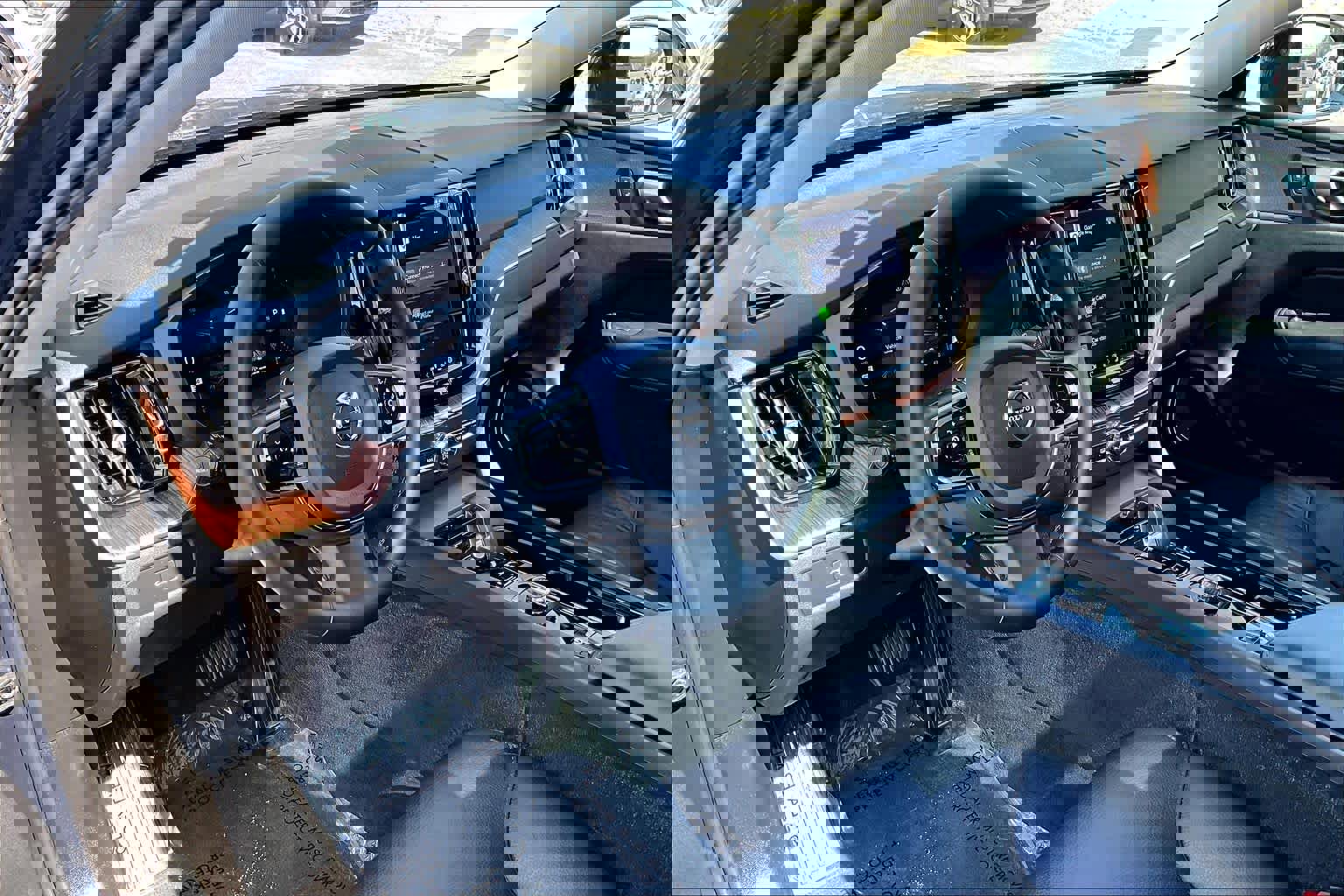 Used 2024 Volvo XC60 B5 Plus w/ Climate Package image 17